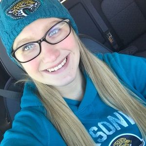 Meet your Posher, Courtney